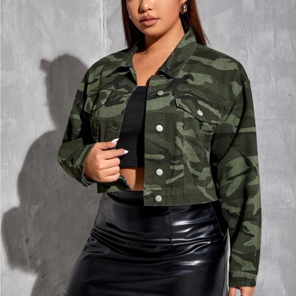 Faded Camo Cropped Button-Up Jacket - Picture 10 of 12